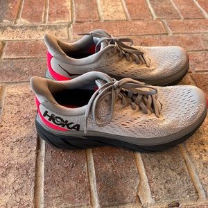Hoka Clifton 9 Size 7B Womens